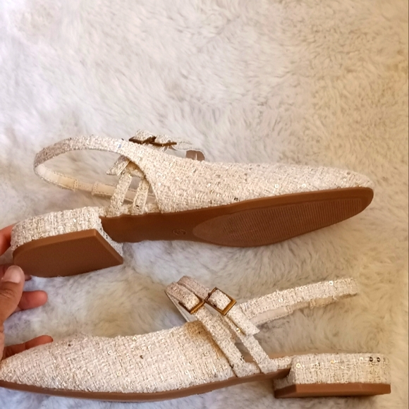 Tahari Sandals - Picture 3 of 7